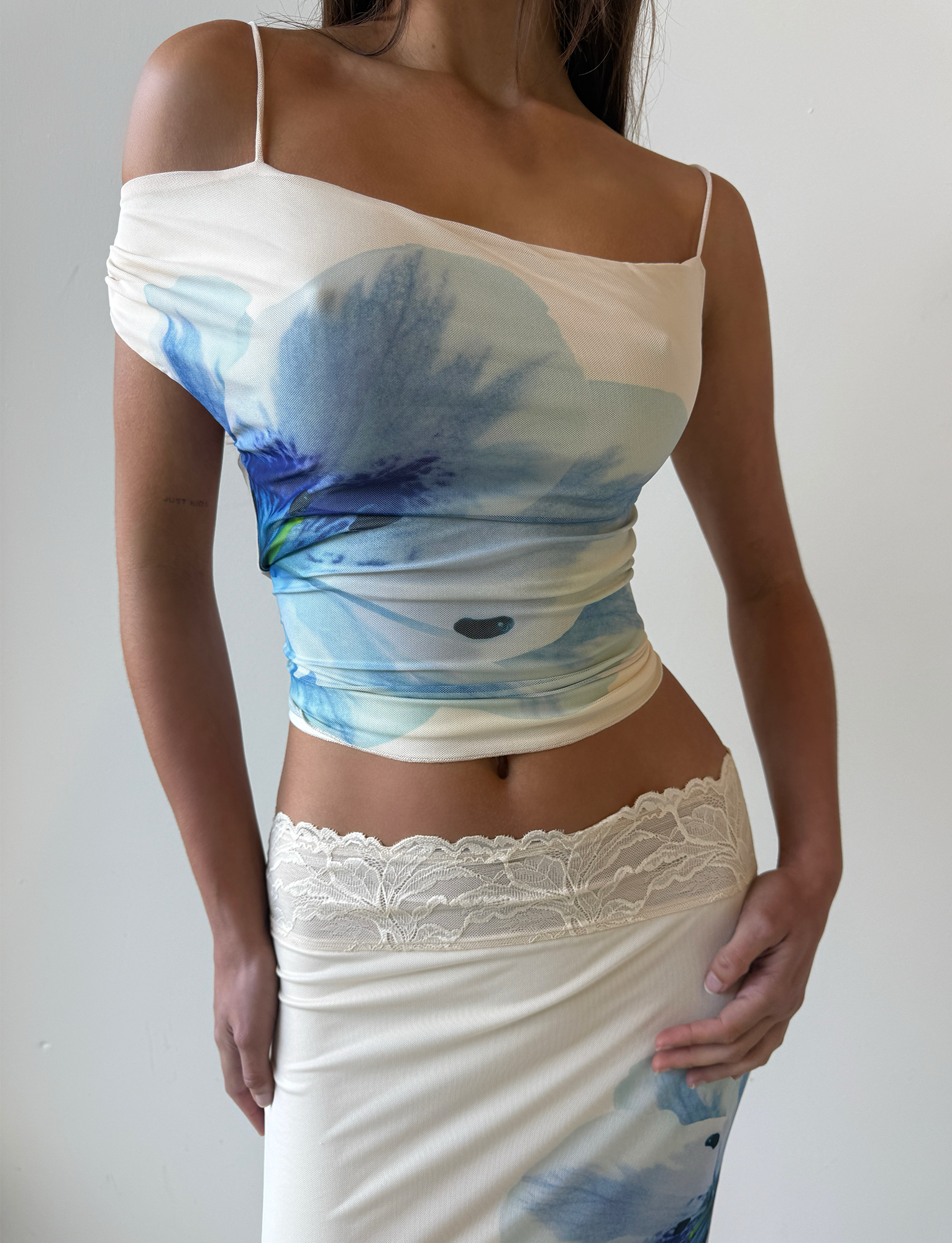 LILLIAN TOP - WHITE : CREAM : FLORAL - Image 4