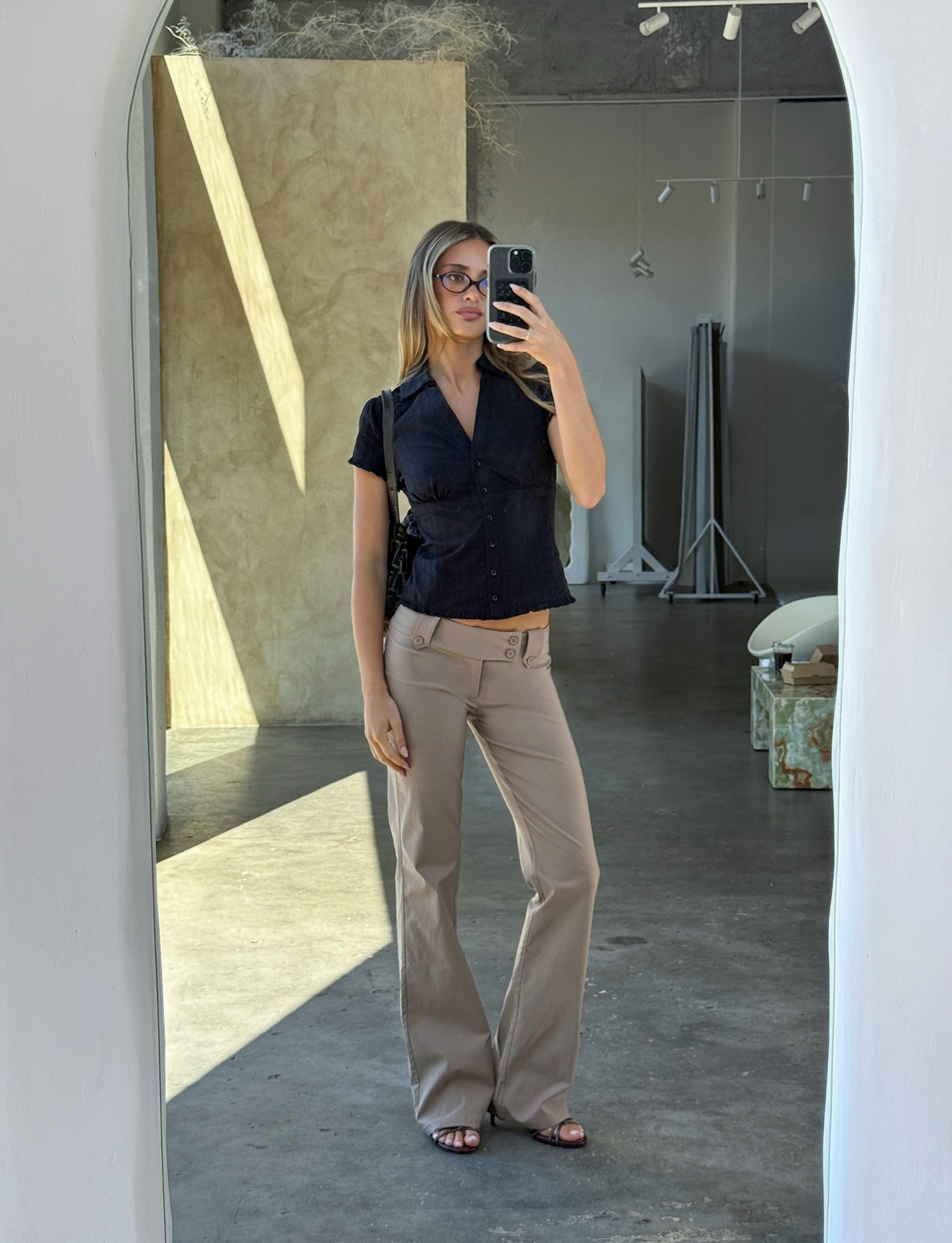 VALERIE SHORT SLEEVE SHIRT - BLACK - Image 2