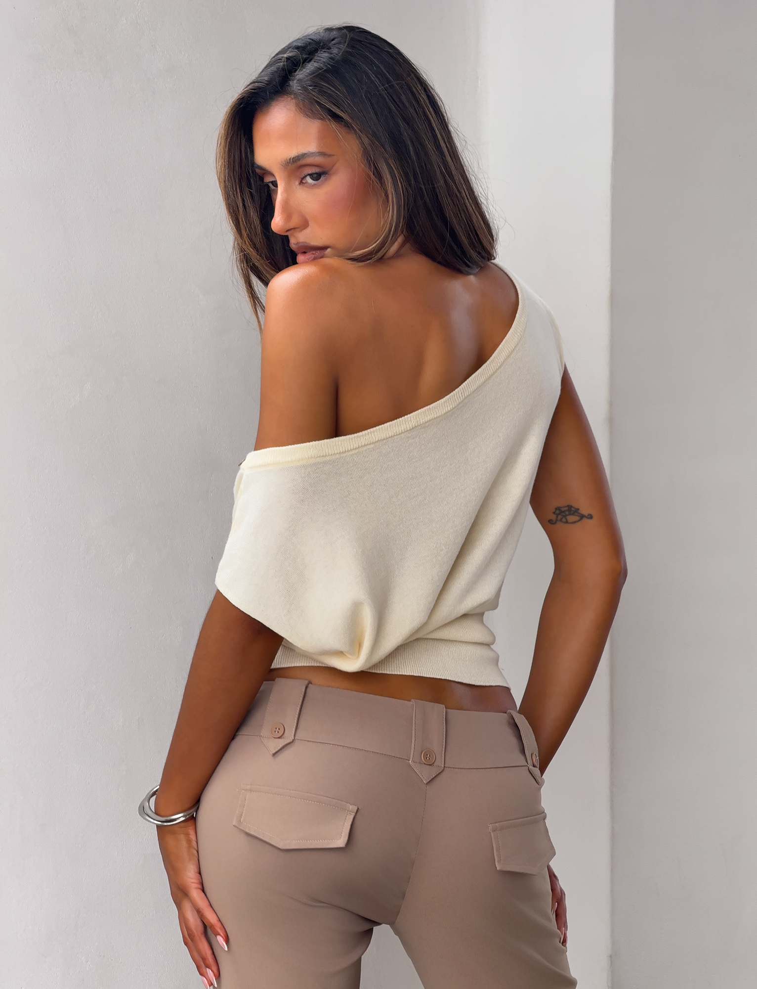 TYLA SLEEVELESS KNIT TOP - CREAM - Image 3